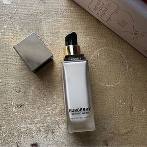 Burberry Beyond Wear Perfecting Matte Foundation Shade 10 Fair Warm - Brand New